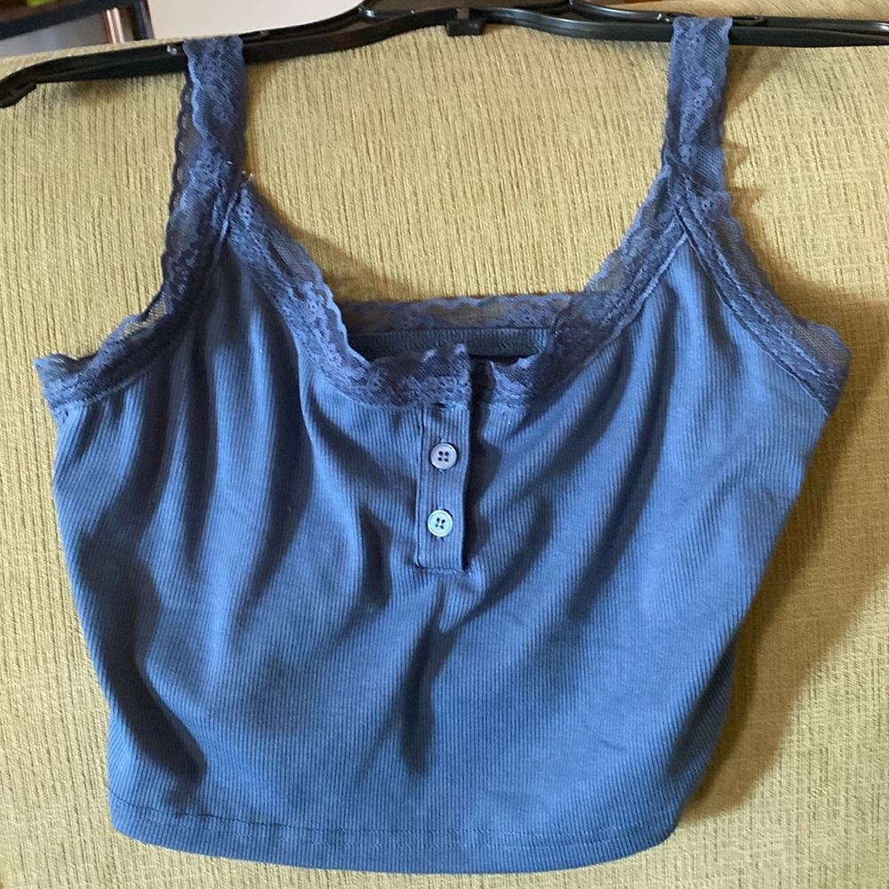 Pretty crop lacy top / camisole